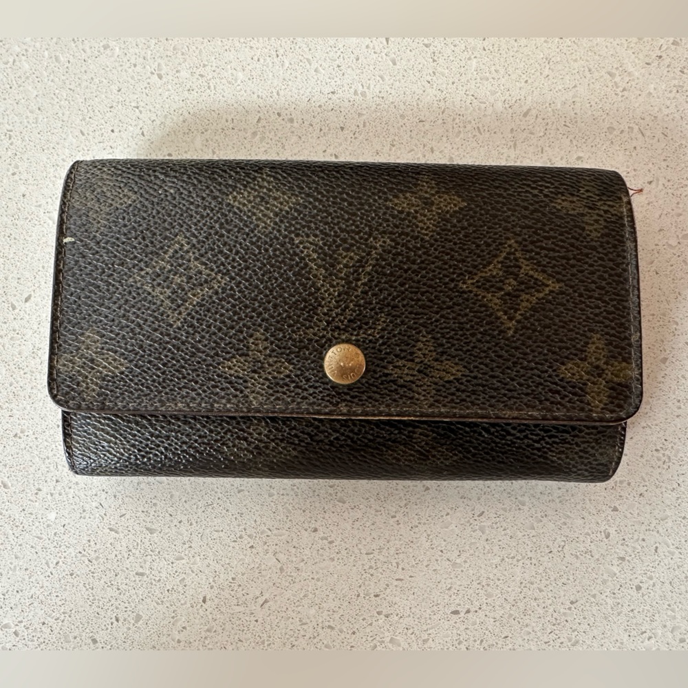 Louis Vuitton Classic Monogram Wallet STEAL OF A DEAL!